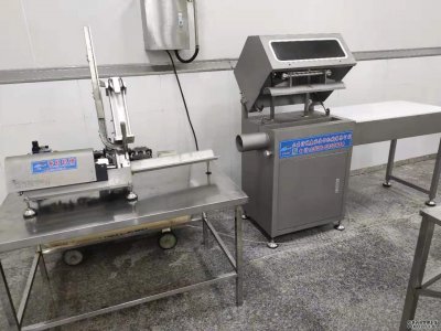 碎肉牛排填充打卡設備，粗火腿灌裝機打卡機（jī），